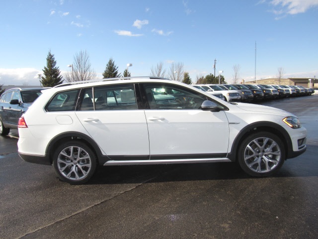 New 2019 Volkswagen Golf Alltrack Tsi Sel 4d Wagon In The Milwaukee New 2019 Volkswagen Golf Alltrack Tsi Sel
